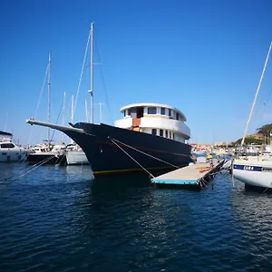 Classic Yacht Yanika Yachting Watersport Ets Bateau-hôtel